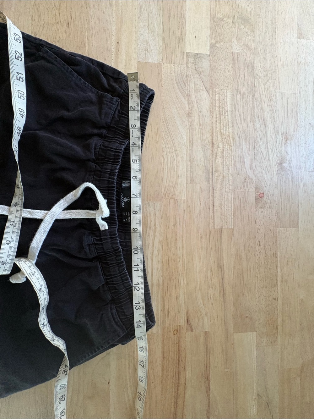 Volcom shorts - Picture 7 of 9